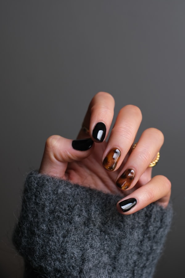 Nail art and manicure pedicure services